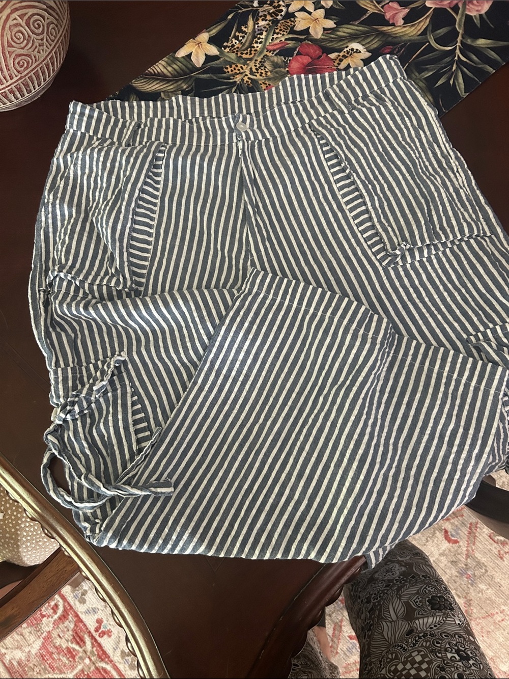 Striped Blue/Gray & White Cropped Wide Leg Pants, Large, Seersucker, Summer EUC